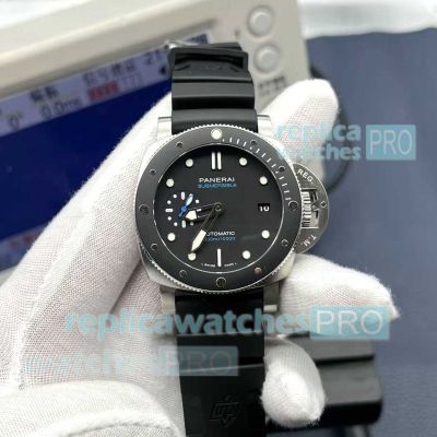 VS Panerai Luminor Submersible Pam683 Black Dial 42mm Swiss Clone Watch 